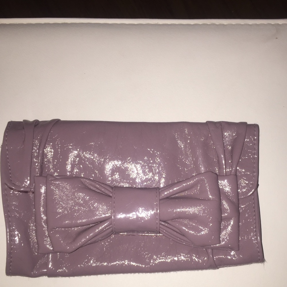 Purple dainty clutch! 👛